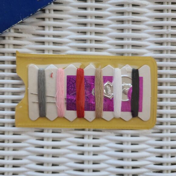 Vintage Travel Sewing Kits Hotel Riviera Las Vegas NV Holiday Inn Lafayette IN - Picture 9 of 10